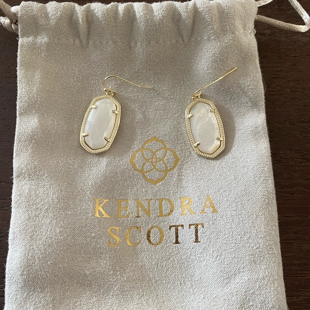 Kendra Scott Elle Gold Drop earrings Pearl white